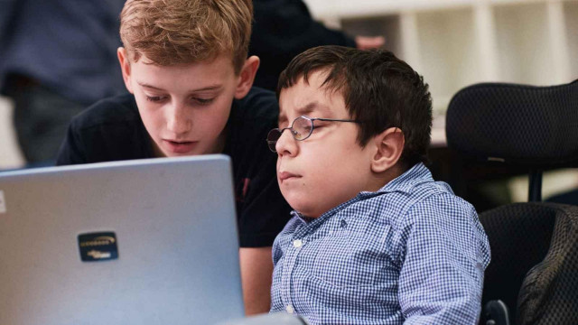 Betreuer:innen für Kinder u. Jugendliche mit Down Syndrom gesucht